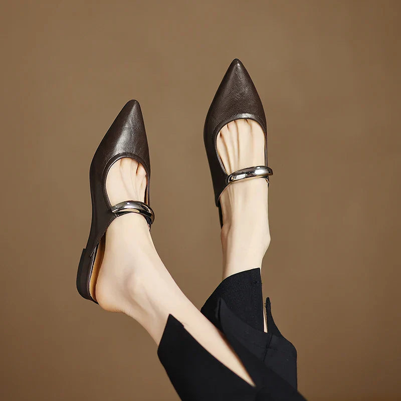 Roslyn Hollow Pumps